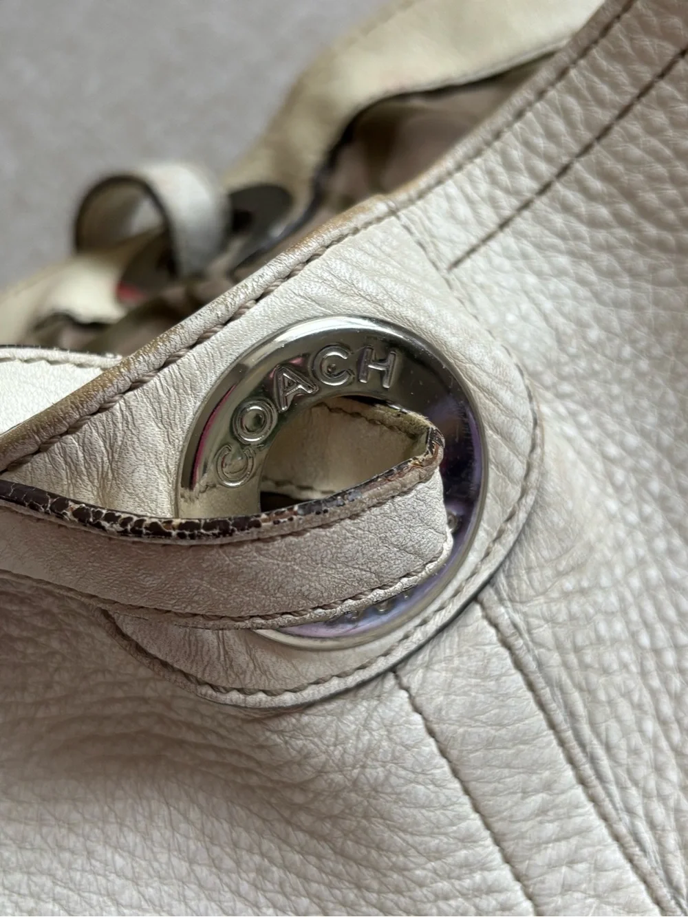 2005 Coach Cream Leather Shoulder Bag/hobo style